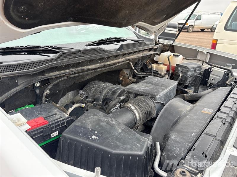 Chevrolet Silverado 2500HD 4x4 Crew Cab Pickup Diger