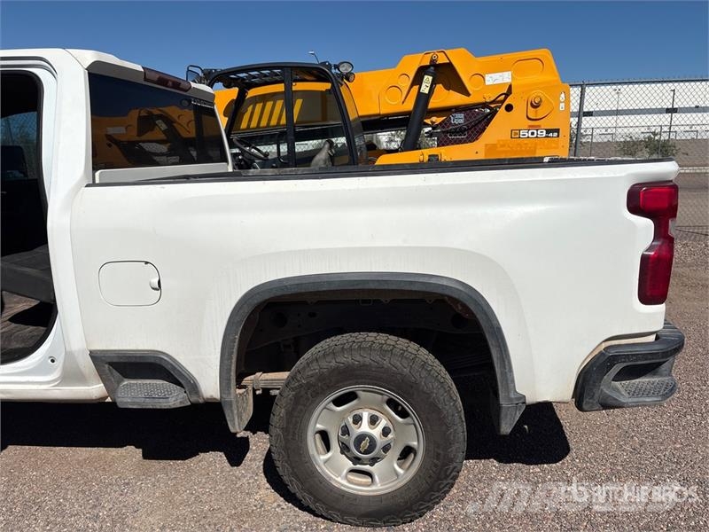 Chevrolet Silverado 2500 HD Z71 4x4 Crew Cab Pickup (Inopera Diger