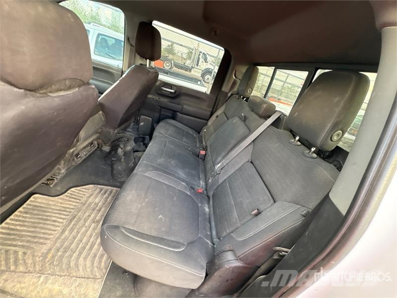 Chevrolet Silverado 2500HD Z71 4x4 Crew Cab Pickup その他
