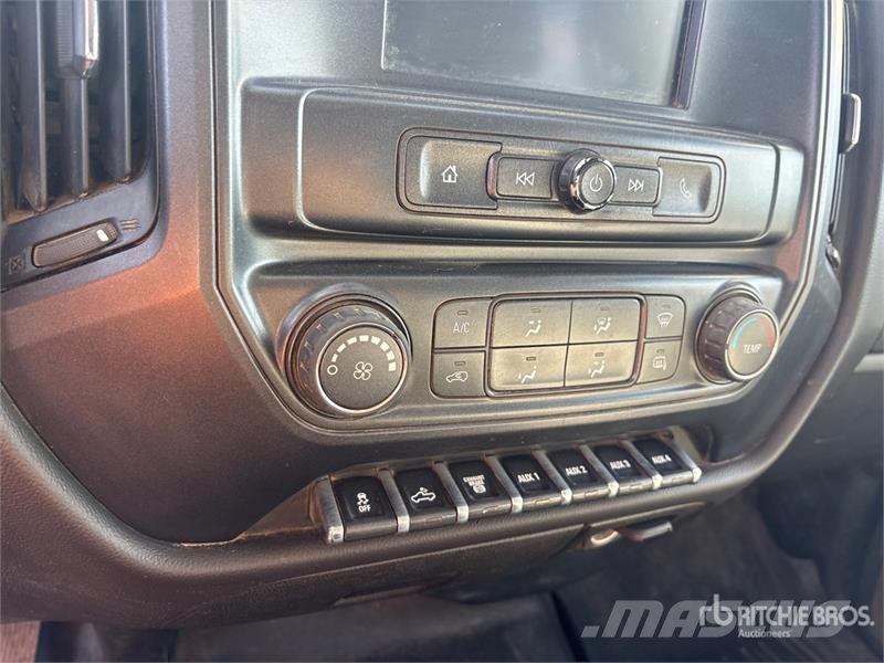 Chevrolet Silverado 2500HD شاحنات مسطحة/مفصلية الجوانب