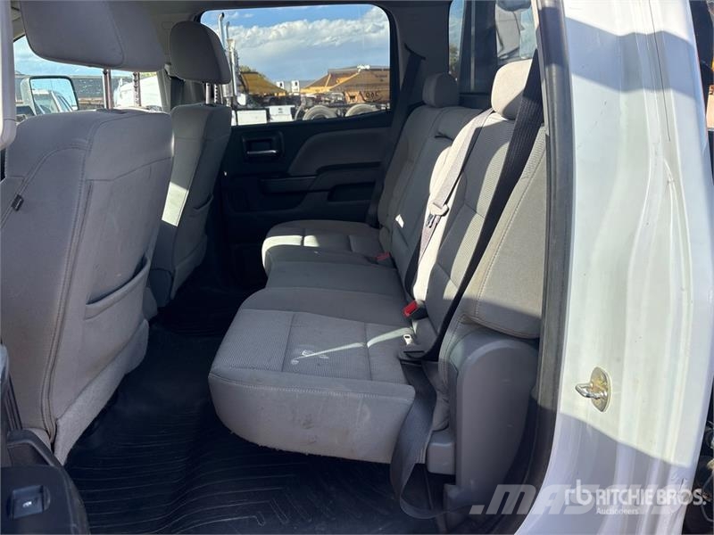 Chevrolet Silverado 2500HD شاحنات مسطحة/مفصلية الجوانب