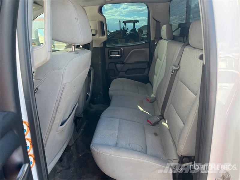 Chevrolet Silverado 2500HD 4x4 Crew Cab Utility Truck Prekucniki