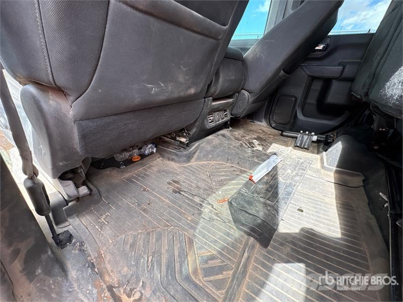 Chevrolet Silverado 2500 HD Custom 4x4 Extended Cab Pickup Drugi