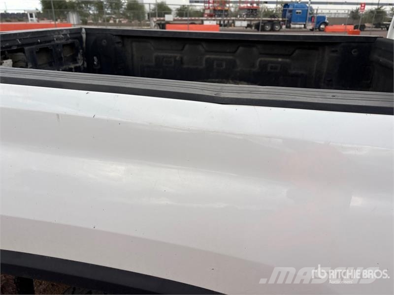 Chevrolet Silverado 2500HD Z71 4x4 Crew Cab Pickup その他