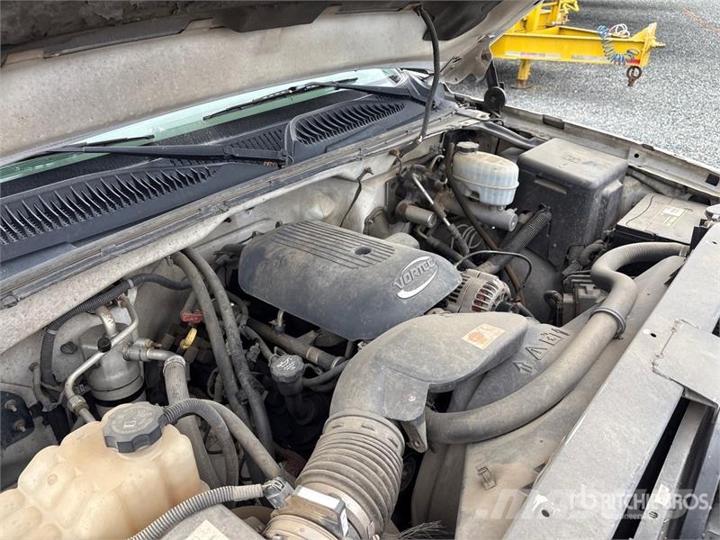 Chevrolet Silverado 2500HD 4x2 Utility Truck Pik up kamioni