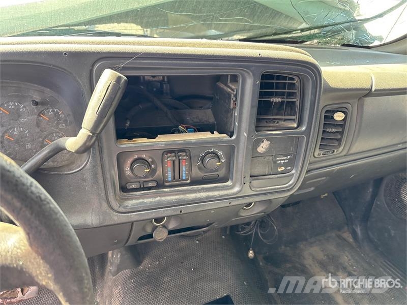 Chevrolet Silverado 2500HD 4x2 Utility Truck Pik up kamioni