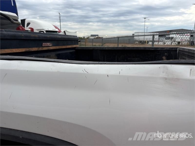 Chevrolet Silverado 2500HD Z71 4x4 Extended Cab Pickup Outro