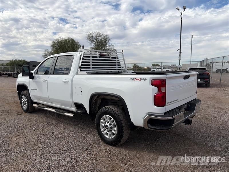 Chevrolet Silverado 2500HD 4x4 Crew Cab Pickup Otros