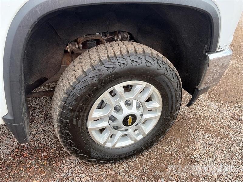 Chevrolet Silverado 2500HD 4x2 Crew Cab Pickup Andere Transporter
