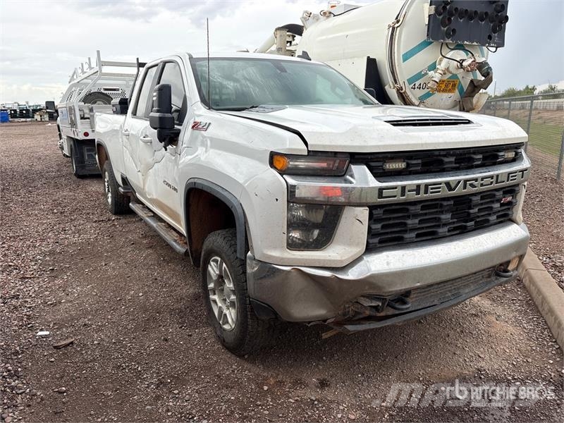 Chevrolet Silverado 2500HD Z71 4x4 Extended Cab Pickup (Inop Прочие фургоны