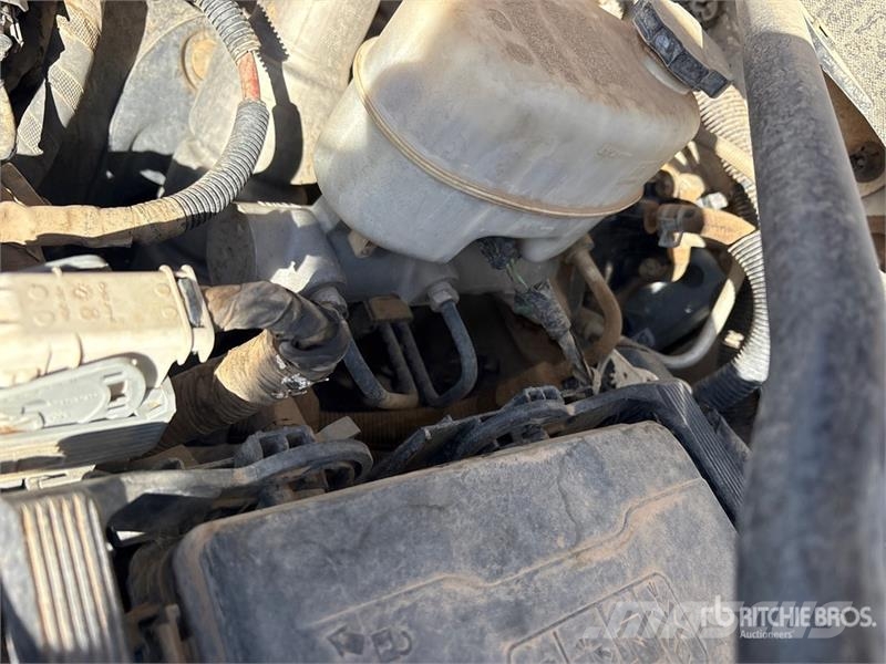 Chevrolet Silverado 2500HD شاحنات مسطحة/مفصلية الجوانب
