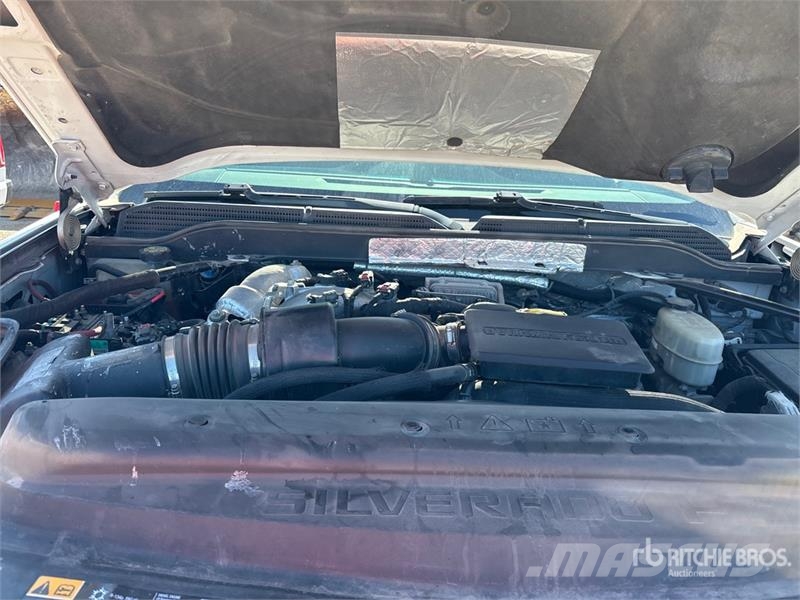 Chevrolet Silverado 2500HD 4x4 Crew Cab Pickup その他