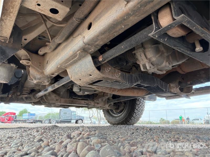 Chevrolet Silverado 2500HD 4x4 Crew Cab Pickup Otros