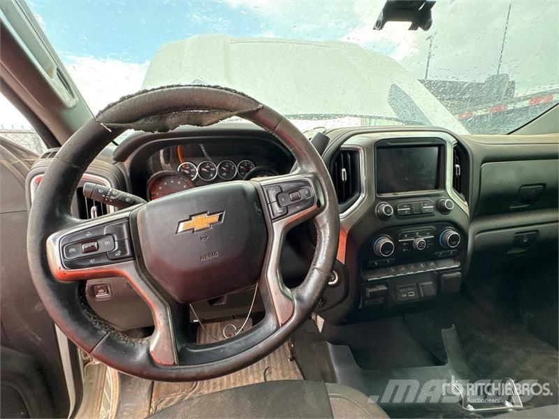 Chevrolet Silverado 2500HD Z71 4x4 Extended Cab Pickup (Inop Прочие фургоны