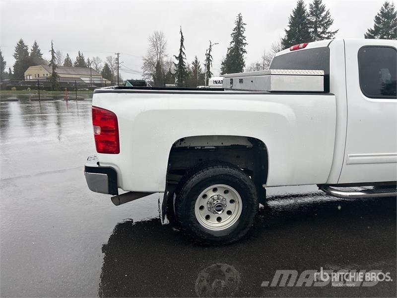 Chevrolet Silverado 2500HD 4x4 Extended Cab Pickup Ostalo