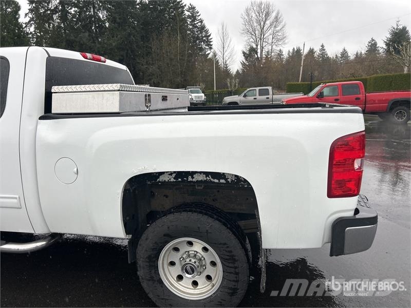 Chevrolet Silverado 2500HD 4x4 Extended Cab Pickup Ostalo