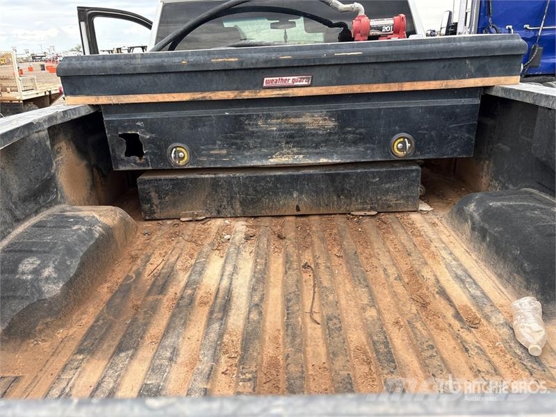 Chevrolet Silverado 2500HD Z71 4x4 Extended Cab Pickup Outro