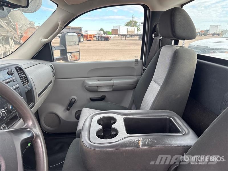 Chevrolet Silverado 2500HD 4x4 Pickup 其他