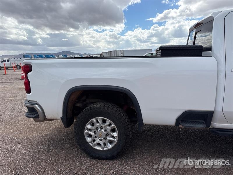 Chevrolet Silverado 2500 HD Custom 4x4 Extended Cab Pickup Drugi