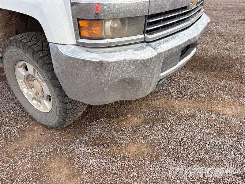Chevrolet Silverado 2500HD Custom 4x4 Utility Truck ピックアップ／ドロップサイド