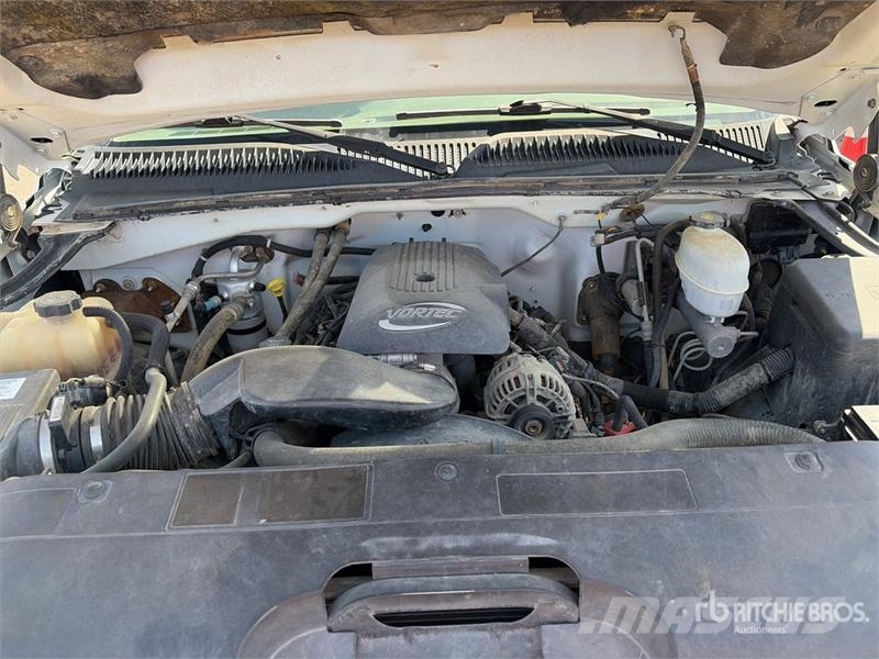 Chevrolet Silverado 2500 HD 4x2 Crew Cab Pickup Kita