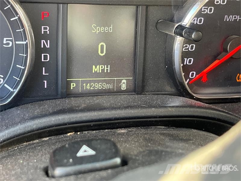 Chevrolet Silverado 2500HD 4x4 Crew Cab Utility Truck Prekucniki