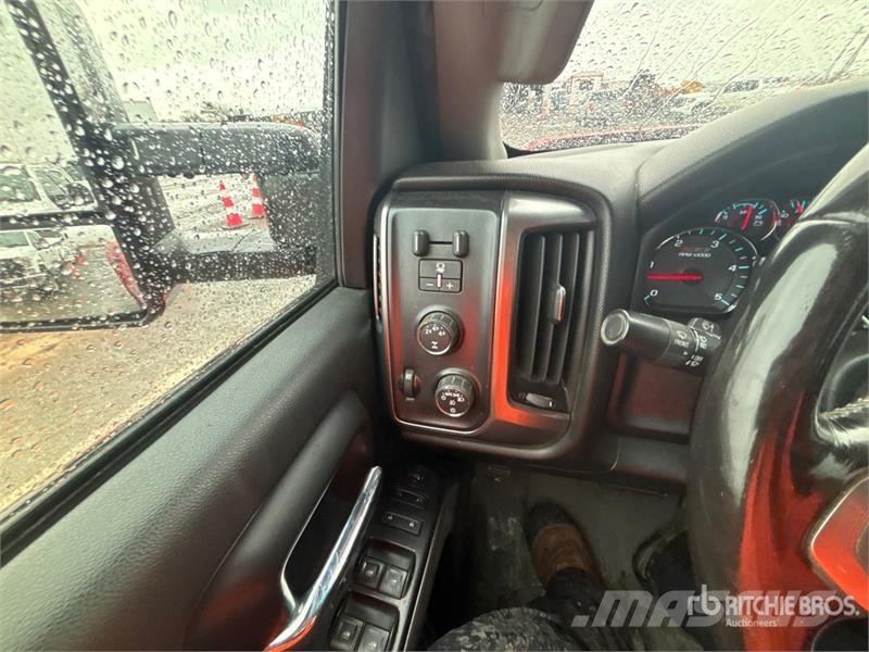 Chevrolet Silverado 2500HD 4x4 Crew Cab Pickup Drugi