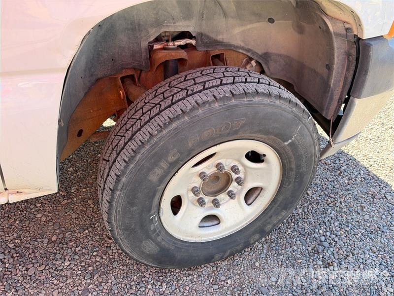 Chevrolet Silverado 2500HD 4x2 Utility Truck Pick-upy / Pojazdy z otwieranymi burtami