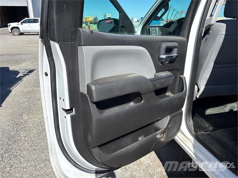Chevrolet Silverado 2500HD 4x4 Crew Cab Pickup その他