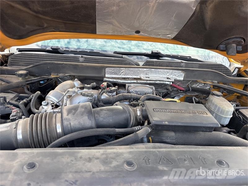 Chevrolet Silverado 2500HD Vieglais kravas automobilis/izkraušana no sāniem