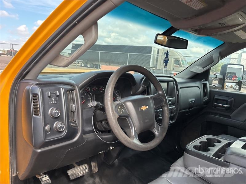 Chevrolet Silverado 2500HD Vieglais kravas automobilis/izkraušana no sāniem