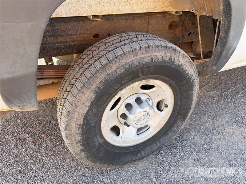 Chevrolet Silverado 2500 HD 4x2 Crew Cab Pickup Kita