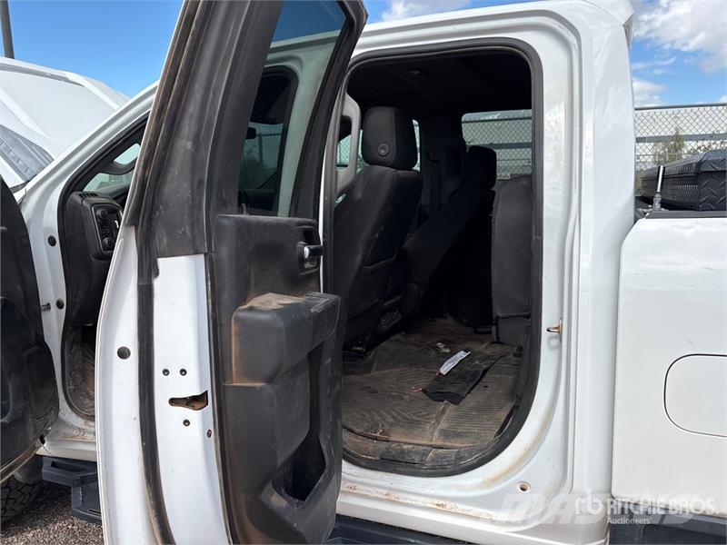Chevrolet Silverado 2500 HD Custom 4x4 Extended Cab Pickup Drugi