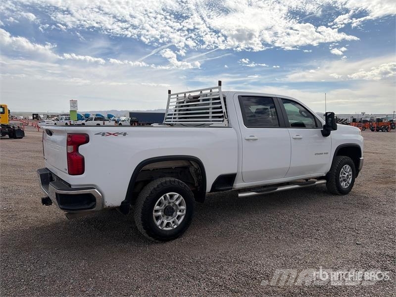 Chevrolet Silverado 2500HD 4x4 Crew Cab Pickup Otros
