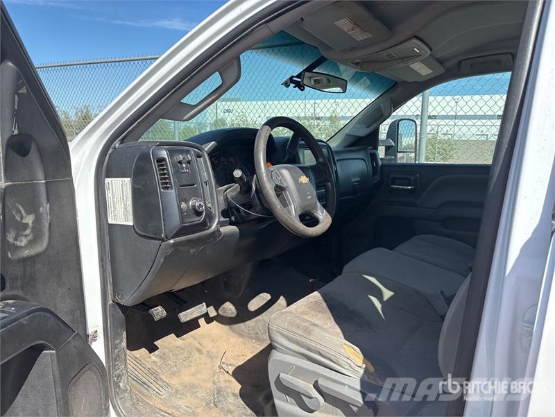 Chevrolet Silverado 2500 HD 4x2 Crew Cab Pickup Otros