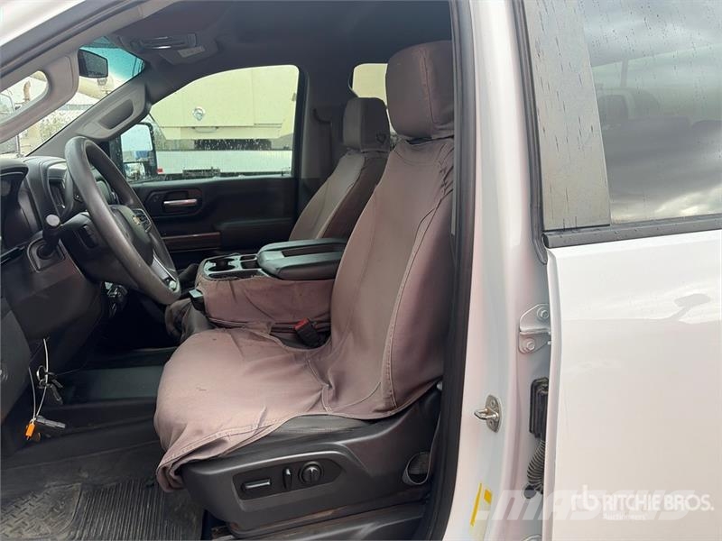Chevrolet Silverado 2500HD 4x2 Crew Cab Pickup Andere Transporter