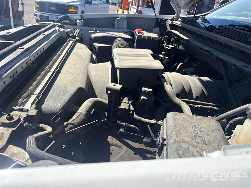 Chevrolet Silverado 2500 4x2 Crew Cab Utility Truck Prekucniki