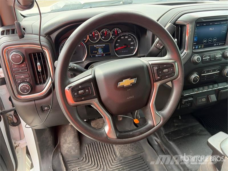 Chevrolet Silverado 2500HD 4x4 Crew Cab Pickup Otros
