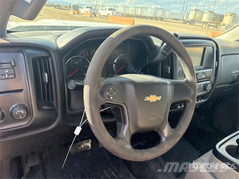 Chevrolet Silverado 2500HD شاحنات مسطحة/مفصلية الجوانب