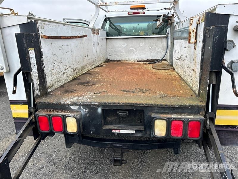 Chevrolet Silverado 2500HD 4x2 Utility Truck Vieglais kravas automobilis/izkraušana no sāniem