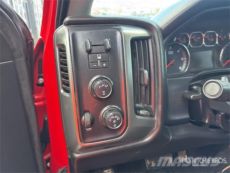 Chevrolet Silverado 2500HD 4x4 Crew Cab Pickup Ostalo
