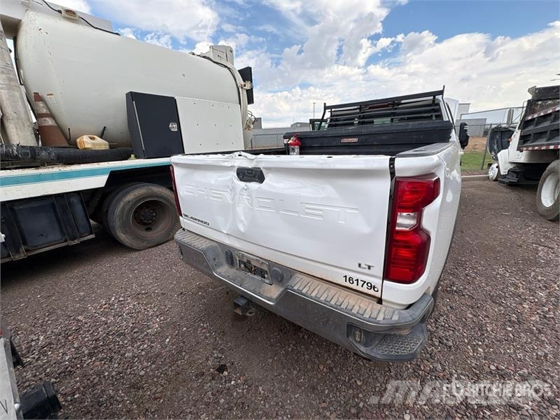 Chevrolet Silverado 2500HD Z71 4x4 Extended Cab Pickup (Inop Прочие фургоны