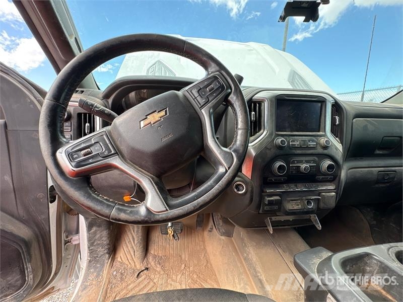 Chevrolet Silverado 2500 HD Custom 4x4 Extended Cab Pickup Drugi