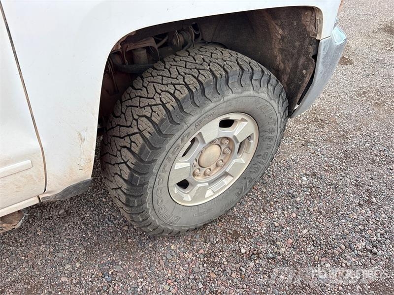 Chevrolet Silverado 2500HD Custom 4x4 Utility Truck ピックアップ／ドロップサイド