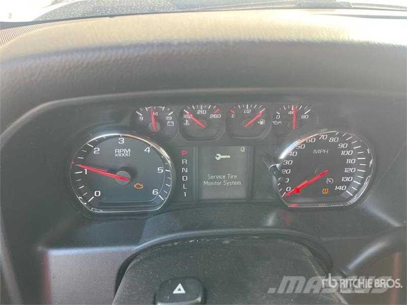 Chevrolet Silverado 2500HD 4x4 Crew Cab Utility Truck Prekucniki