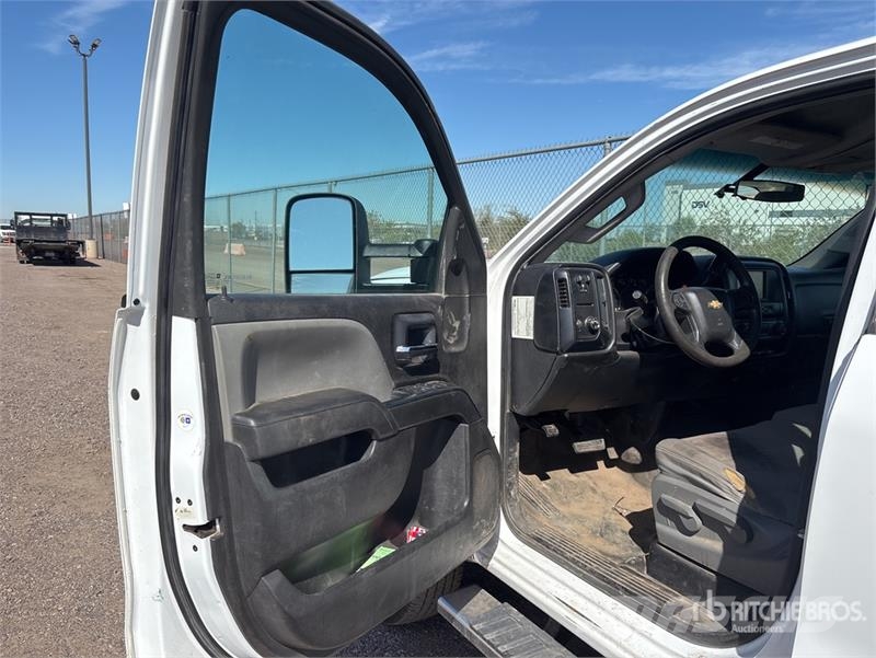 Chevrolet Silverado 2500 HD 4x2 Crew Cab Pickup Otros