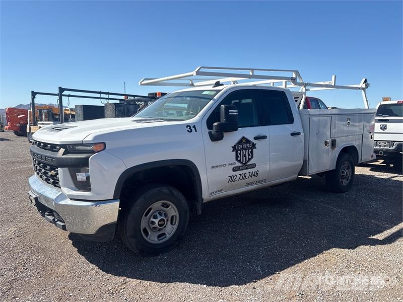 Chevrolet Silverado 2500 4x2 Crew Cab Utility Truck Prekucniki