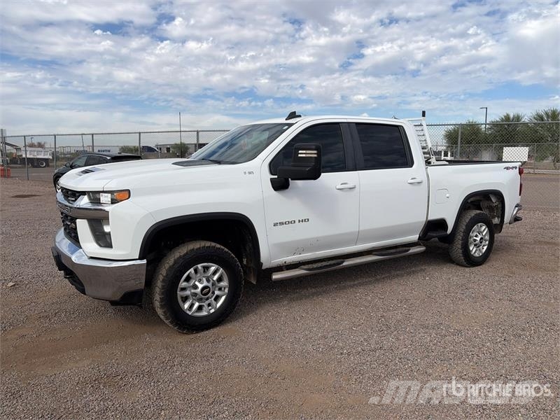 Chevrolet Silverado 2500HD 4x4 Crew Cab Pickup Otros