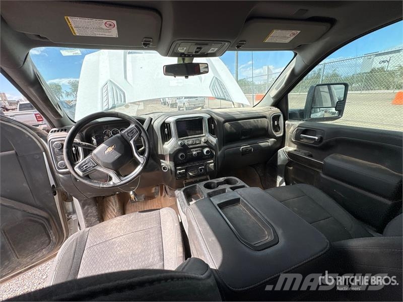 Chevrolet Silverado 2500 HD Custom 4x4 Extended Cab Pickup Drugi