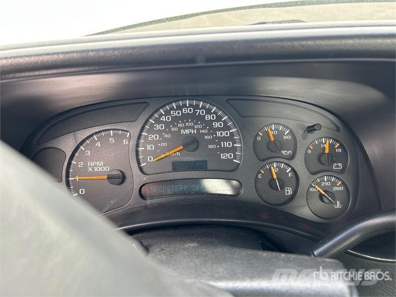 Chevrolet Silverado 2500HD 4x2 Utility Truck Vieglais kravas automobilis/izkraušana no sāniem